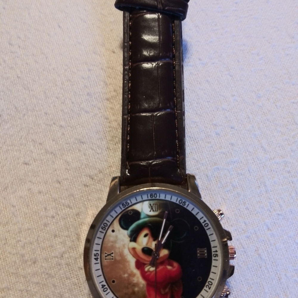 Mickey Mouse brand new men's watch - Picture 3 of 3